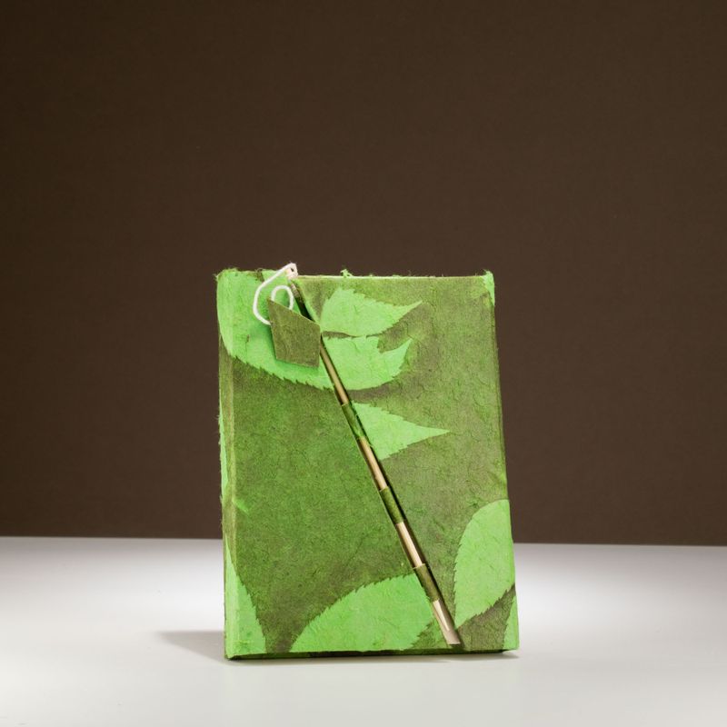 Med Lokta Bold Floral Bamboo Lock Notebook (15x12cm) - 45 leafs - Moss Green