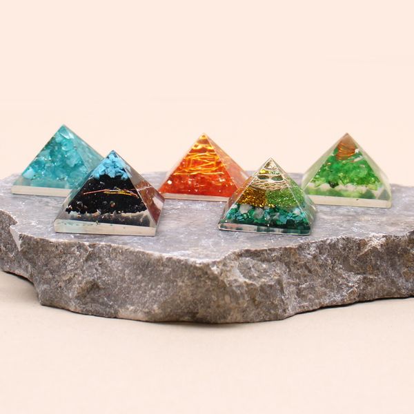 Sm Orgonite Pyramid 25mm Gemchips and Copper