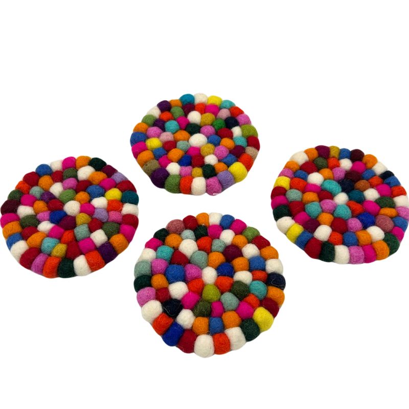 Sous-verres Ronds en Boules de Feutre – 10 cm Multicolores (set de 4)