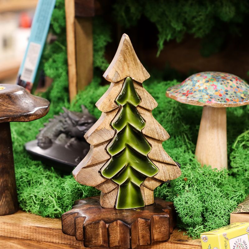 Perdido en el Bosque - Decoración de madera con un pequeño árbol dentro de un árbol - 15x10 cm