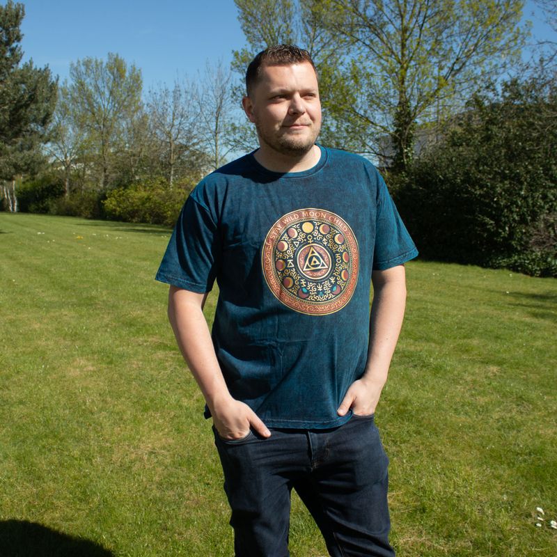 Nomad Sari Camiseta de algodón lavado a la piedra - Mantente Salvaje, Hijo de la Luna - Azul - XL