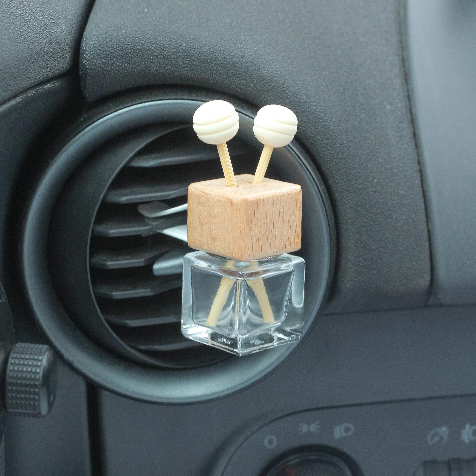 Prozirna Bočica za Difuzor Automobila s Pričvršćivanjem na Ventilaciju – 8 ml – 3 dizajna x 4