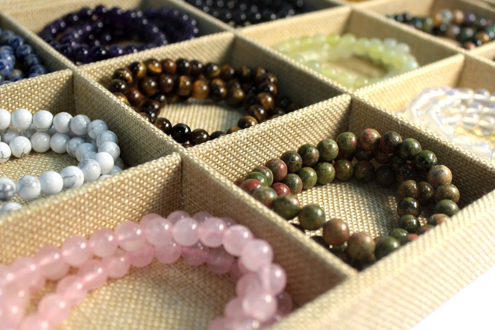 Set de Pornire - 4 din fiecare (52 Brățări) + Stand