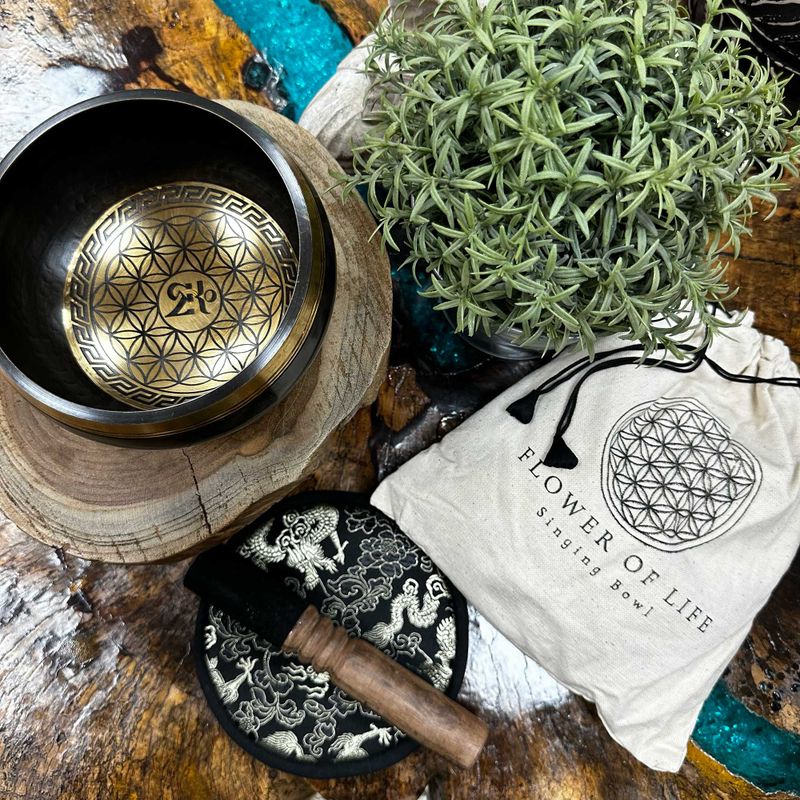Coffret Cadeau Bol Chantant Battu et Gravé à la Main - 14cm - Fleur de Vie