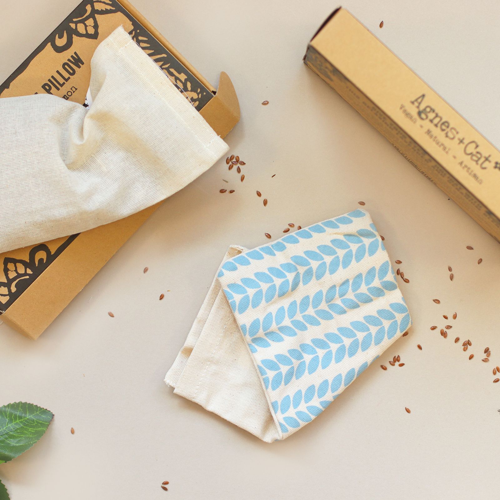 Agnes + Almohada para ojos con forma de Cat Eye - En calma y sin estrés