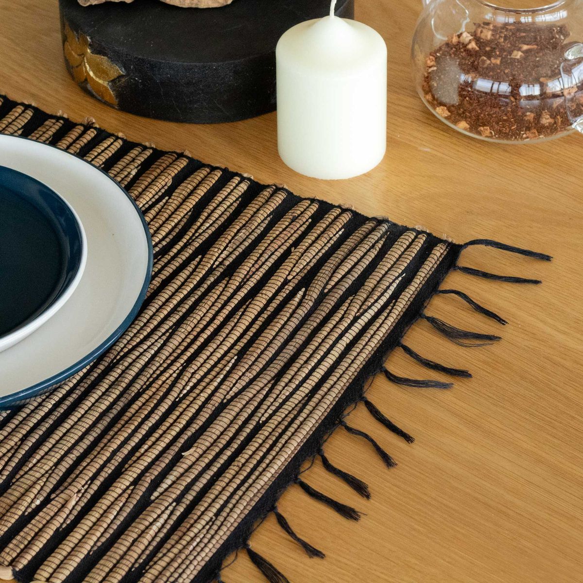 Toalha de Mesa Individual Jacinto de Água Natural - Tigre Preto com Franjas