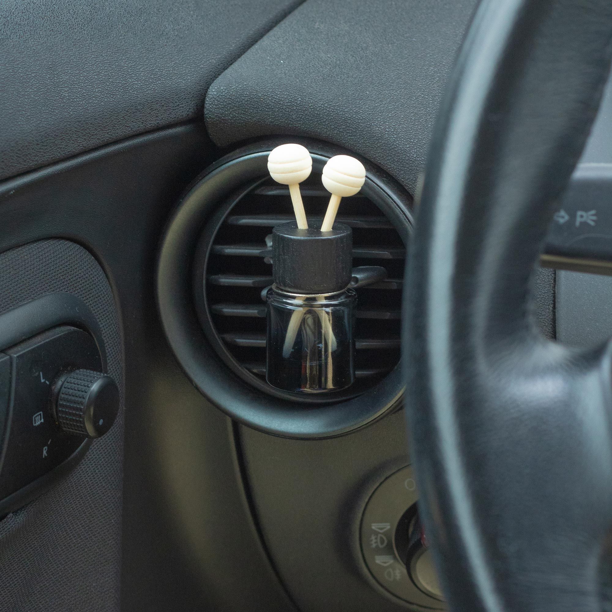 Crna Bočica za Difuzor Automobila s Pričvršćivanjem na Ventilaciju – 8 ml – 3 dizajna x 4