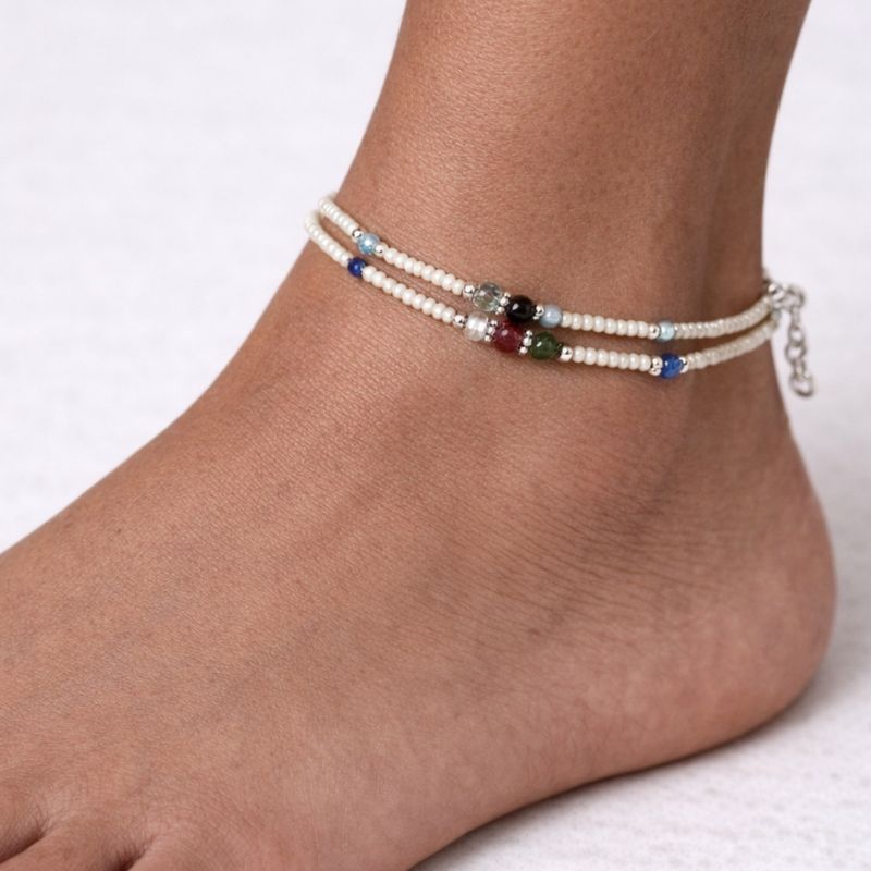 Feine nepalesische Doppellinien-Fußkette aus Howlith und facettierten Perlen - (22 cm)