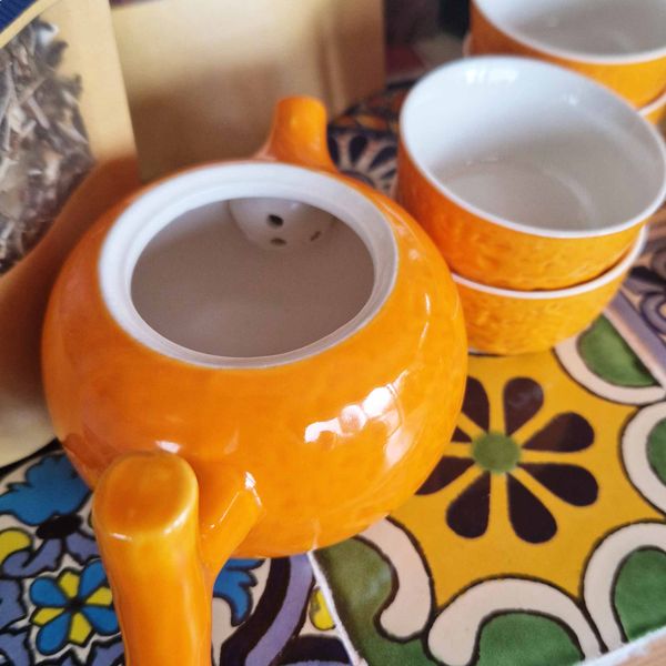 Ensemble de théière à base de plantes orange - Pot et quatre tasses