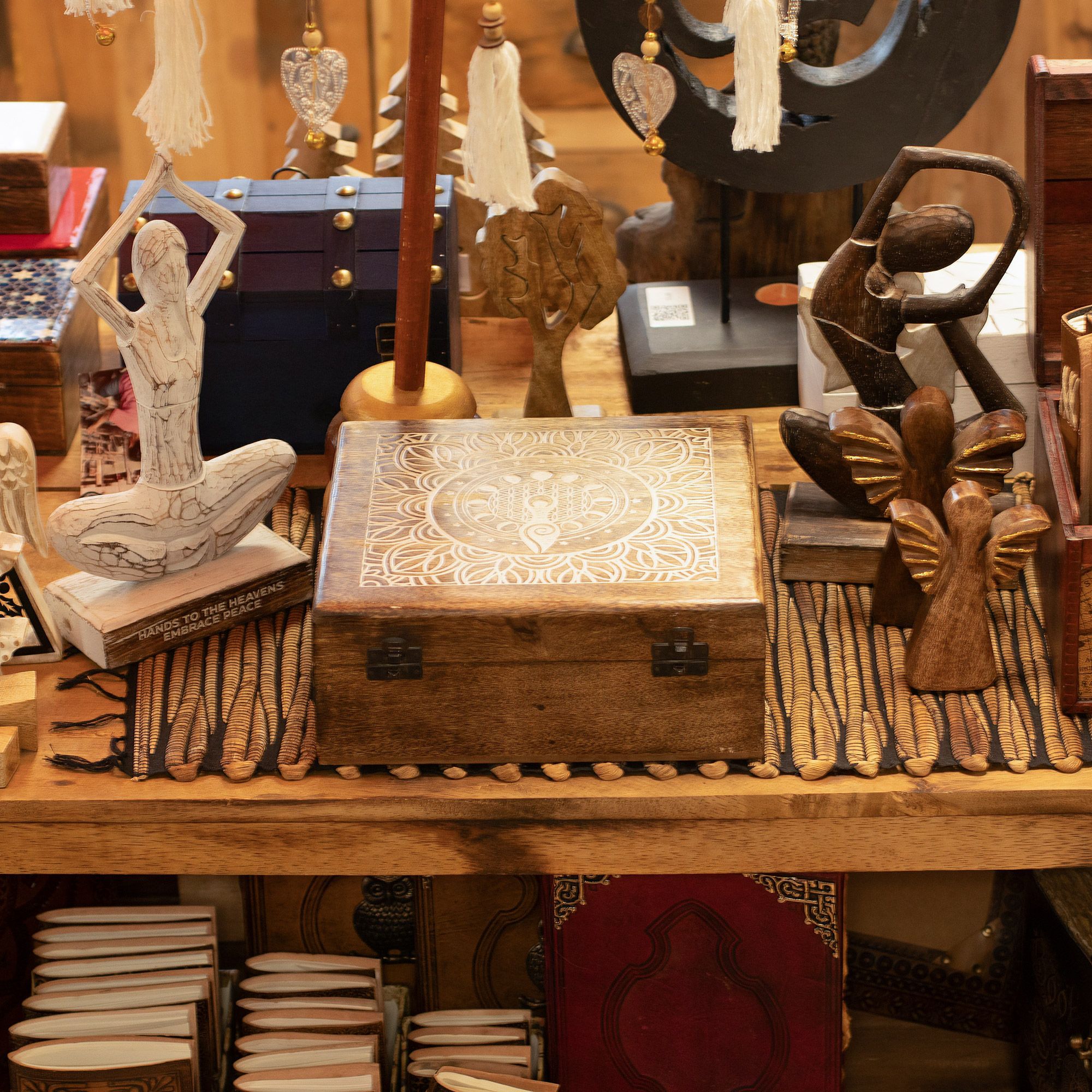 Extra Stor Ask i Mangoträ  - Månfasgudinna