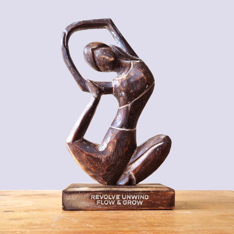 Statue Yoga en Bois - Antique - Pose en Rotation - « Tourne et Détends-toi - Flux et Croissance »