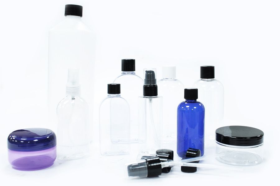 Flaskor och Behållare i Plast