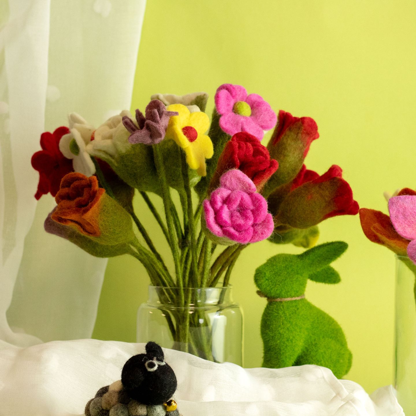Fleurs en feutre décoratives