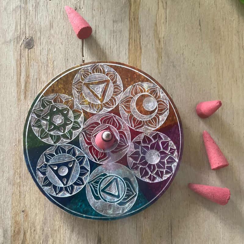 Porte-Encens Disque en Stéatite 10 cm - Sept Chakras