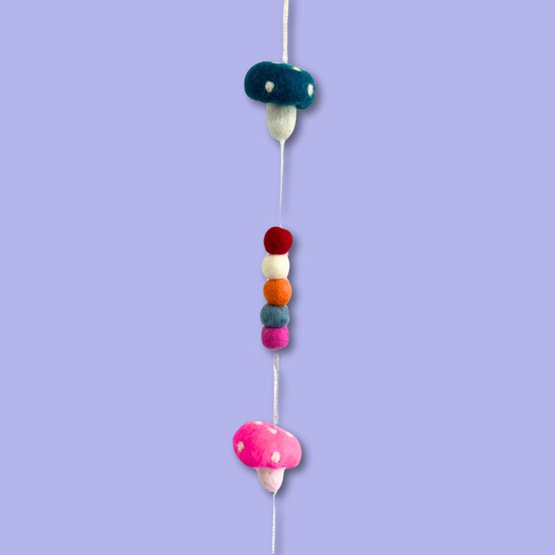 Tenture Murale en Feutre  - Champignons (couleurs aléatoires)