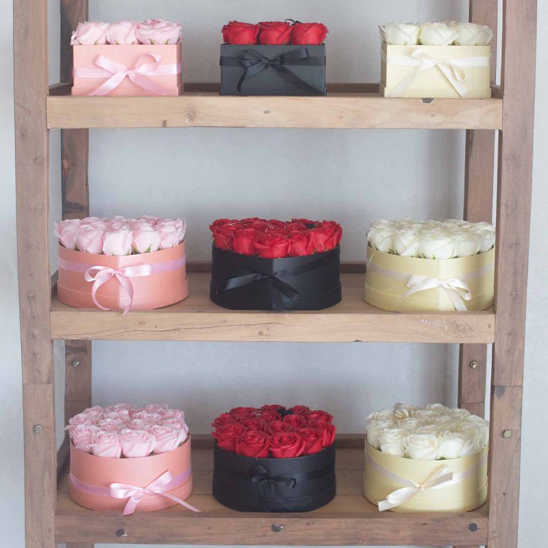 Coffret Cadeau de Fleurs de Savon - 9 Roses Rouges - Carré