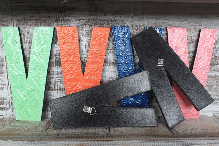 Lettres multi couleurs - Couleurs assorties -Lettre "V" - 15cm