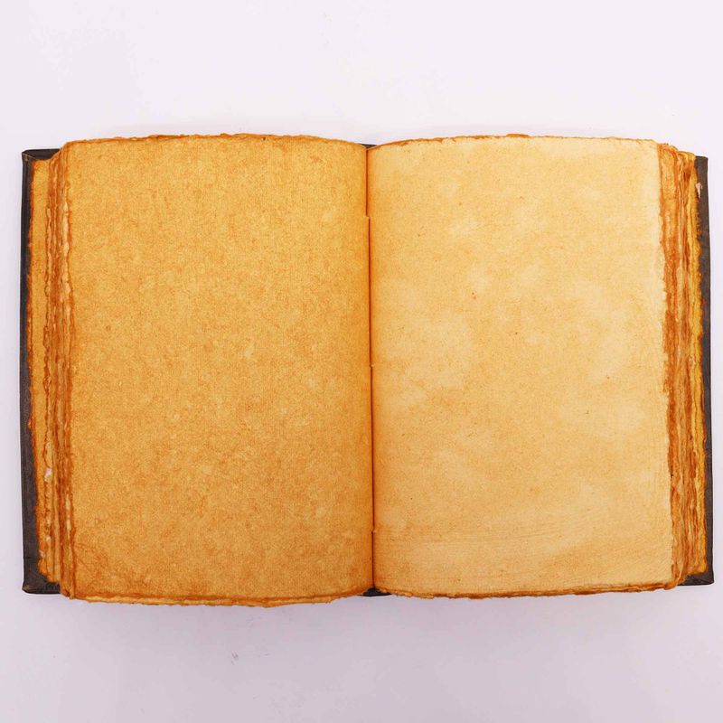 Масивна кафяво-танова книга - цинков декор с тройна луна - страници с естествени ръбове - 26x18 см