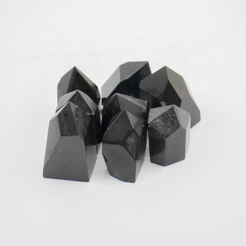 Puntas de gemas aproximadamente 6 cm (0.5 kg) - turmalina de la India (aproximadamente 8 piezas)
