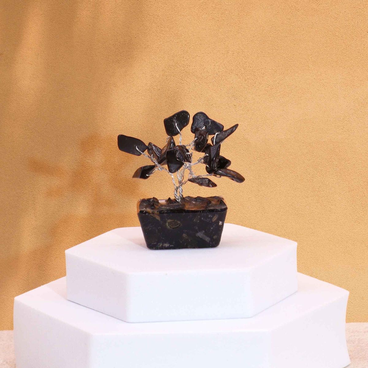 Mini árvore de pedras preciosas sobre base de orgonite - Ágata preta (15 pedras)