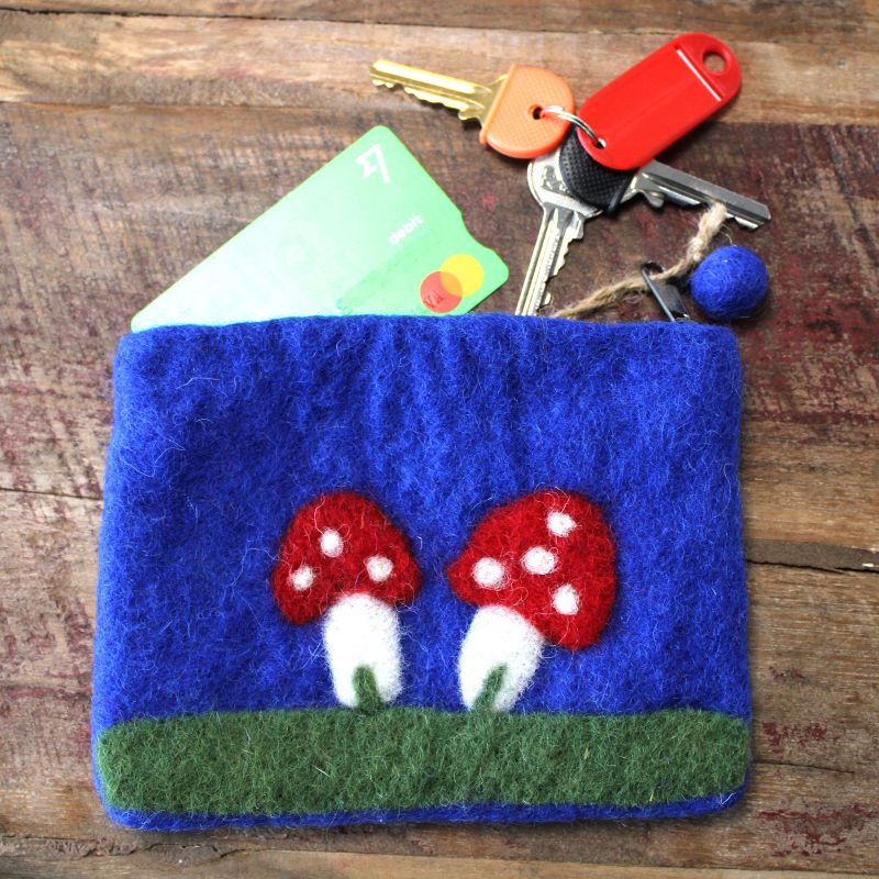 Pochette à glissière en feutre naturel (asst) - Mystic Champignon