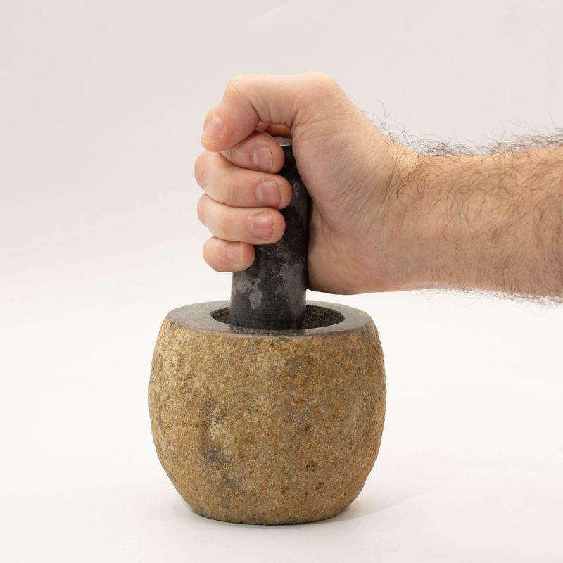 Petit Pilon & Mortier Décoratif – Pierre de Rivière (env. 9x7 cm)