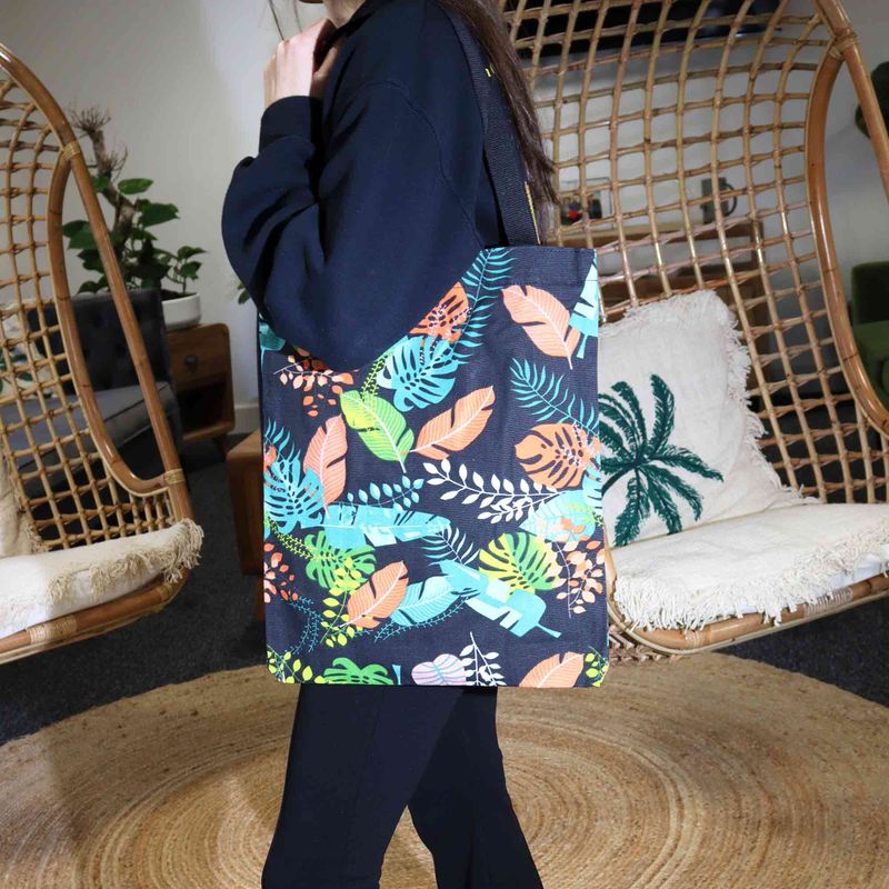 Класическа чанта Tote с цип (Тъмен тропически мотив) 40x34 см