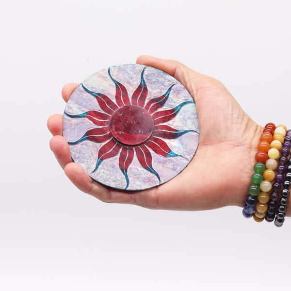 Porte-encens en pierre à savon Disque 10 cm - Fleur de Soleil (porte 5 bâtonnets)