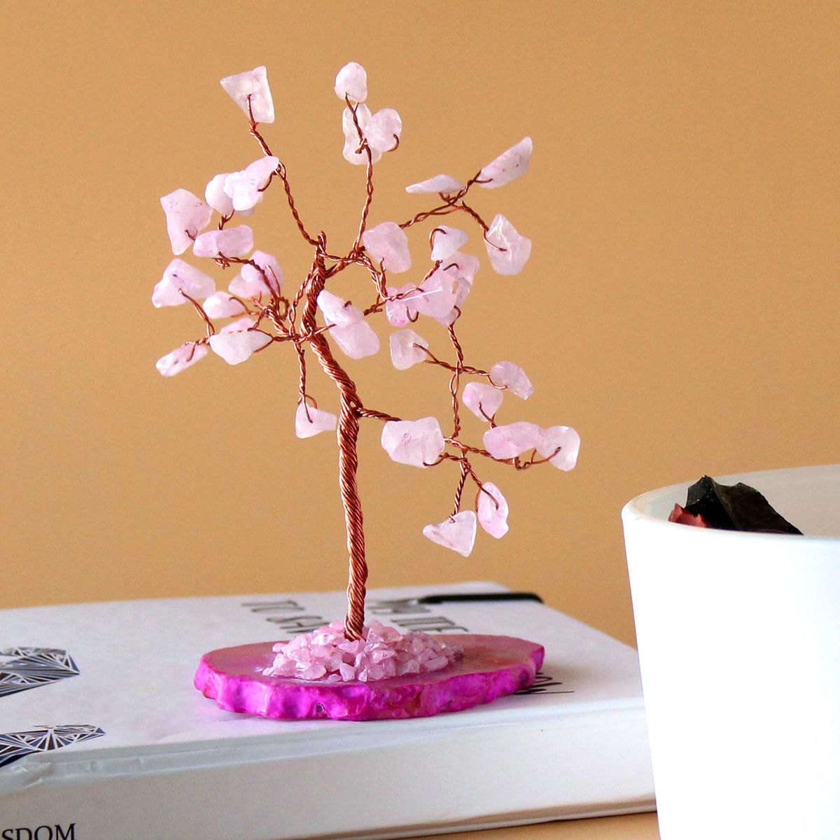 Árvore de pedras preciosas: Quartzo rosa sobre base de ágata rosa (35 pedras)