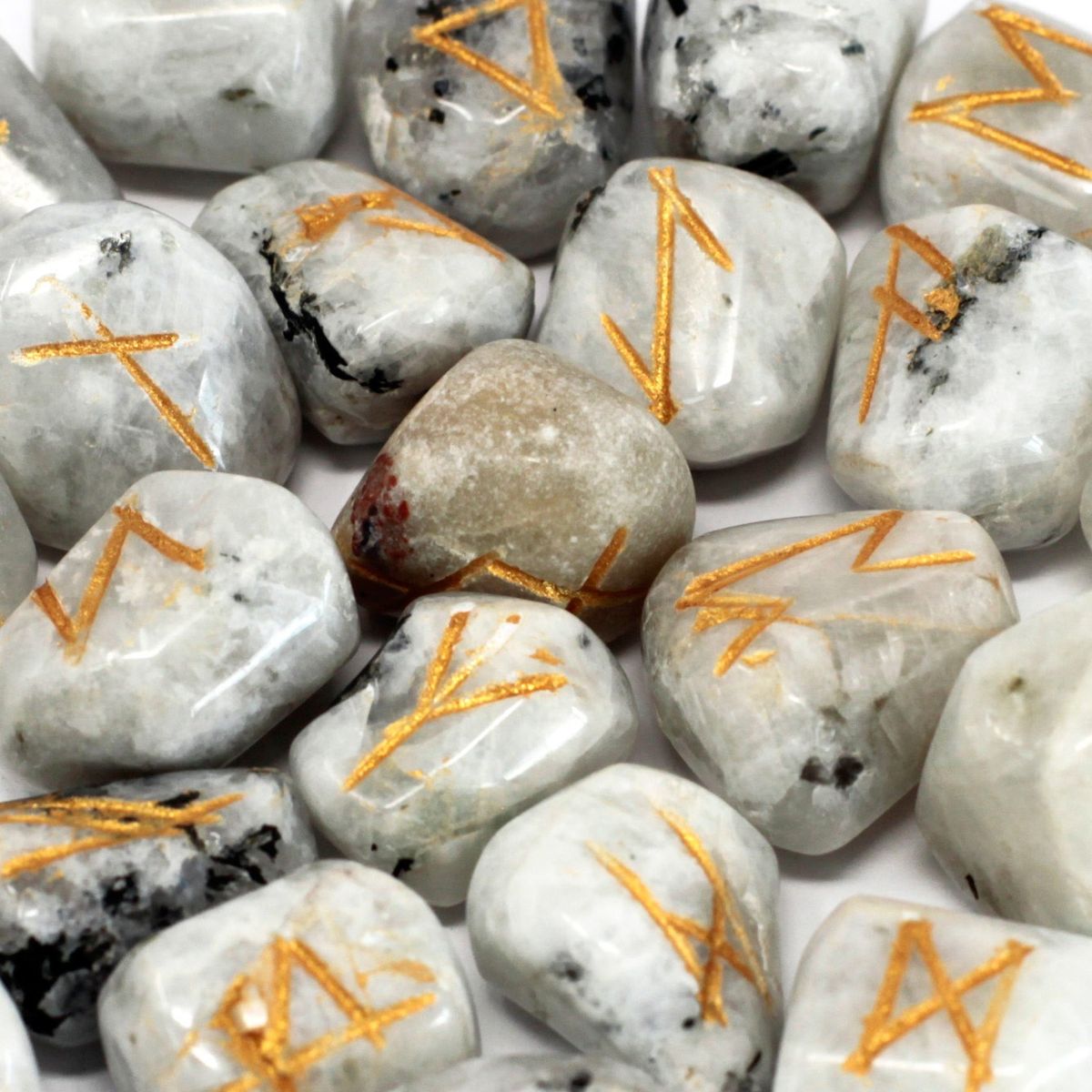Conjunto de runas indianas em saquinhos - Pedra lunar arco-íris