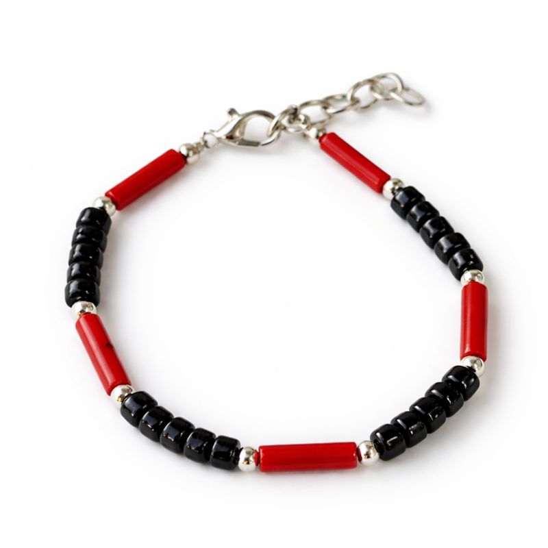 Nepalesisches Om-Anhänger-Set aus Onyx und Koralite (50 cm) und Armband (17 cm)