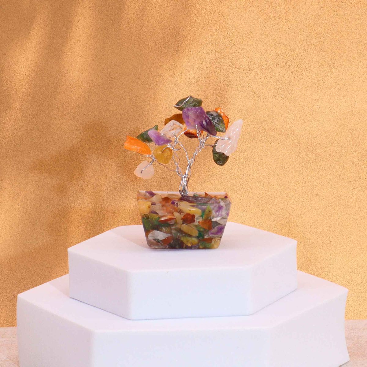 Mini-árvore de pedras preciosas sobre base de orgonite - Pedras múltiplas (15 pedras)