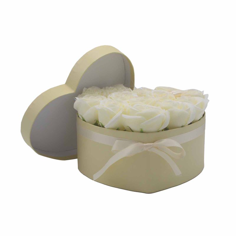 Coffret Cadeau de Fleurs de Savon - 13 Roses Crème - Coeur