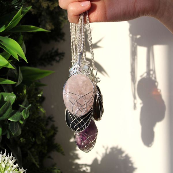 Collier de Pierres Précieuses Enveloppé en Tourbillon - Quartz rose
