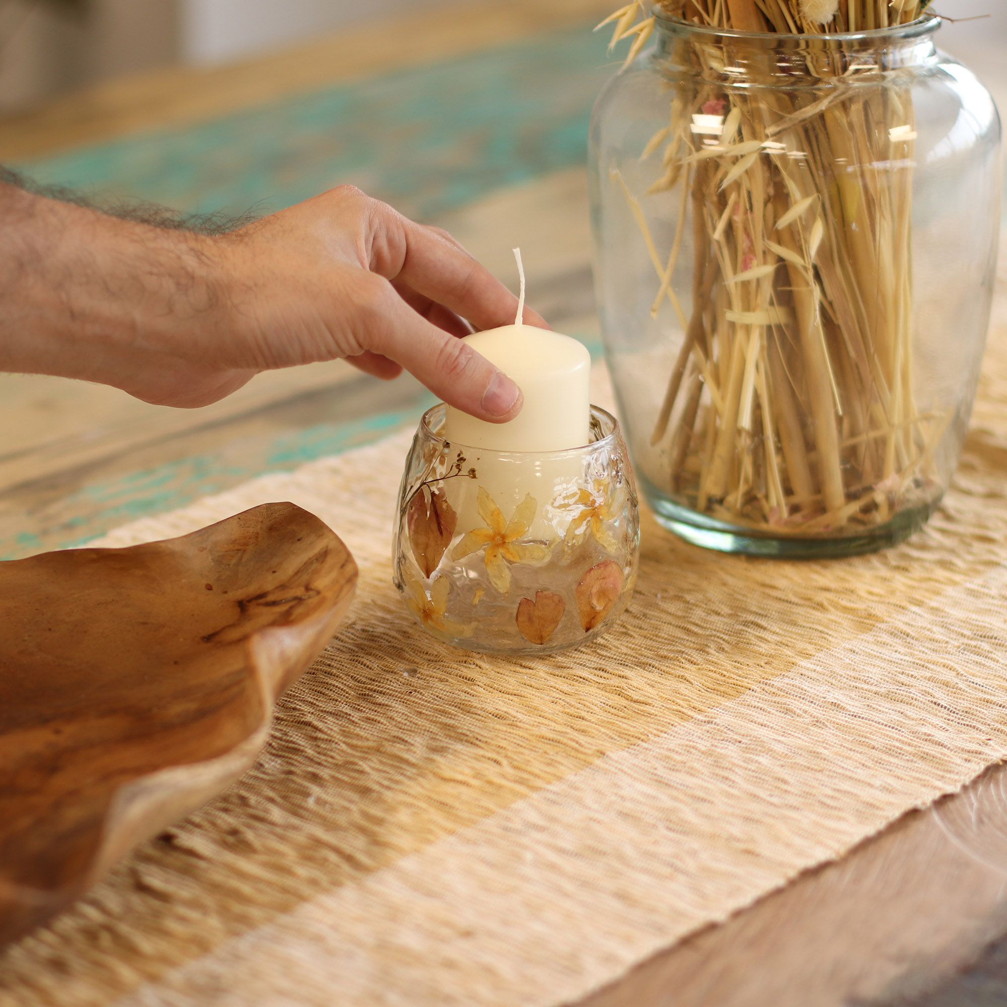 Stakleni Držač za Svijeću s Prirodnim Cvijećem – Ravni – Ruža (8x8cm)