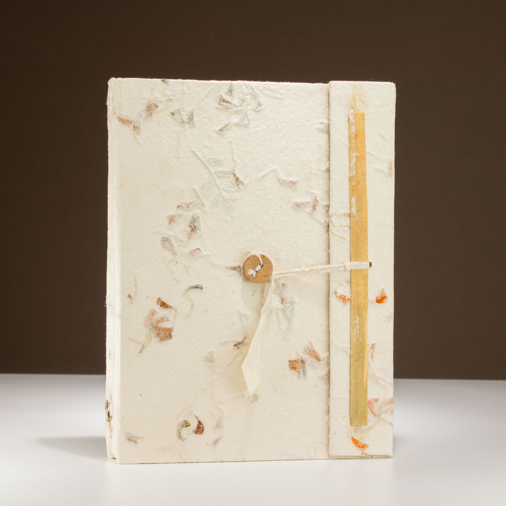 Stor Lokta Blandade Blommor Anteckningsbok (21x15 cm) - 45 sidor - Bokmärke ingår