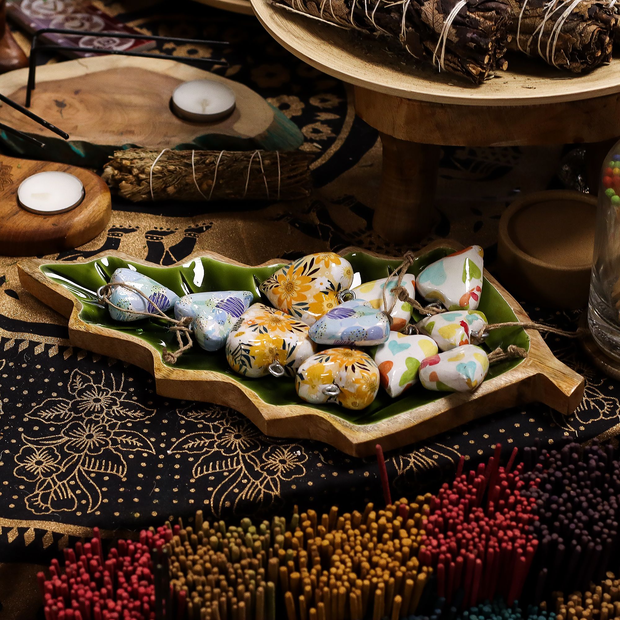 Vilse i Skogen - Emaljerad Lövformad Skål i Trä - 33x17cm