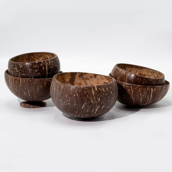 Petit Bol en Noix de Coco Naturelle – Poli – Pour Usage Artisanal – 9x10 cm avec support